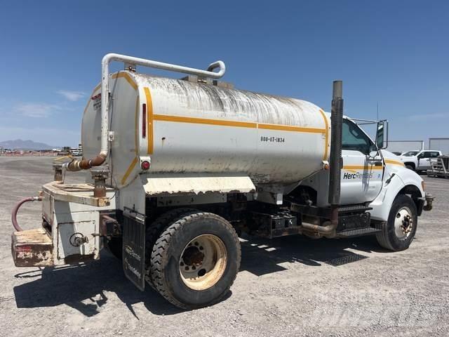 Ford F-750 Wassertanker