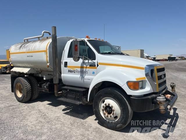 Ford F-750 Wassertanker