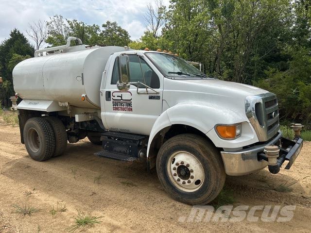 Ford F-750 Wassertanker