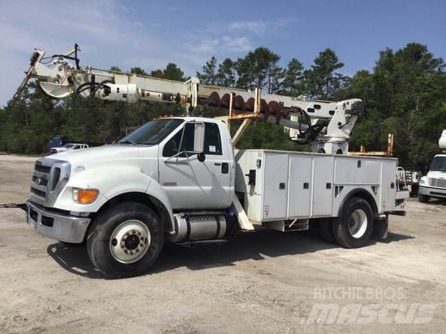 Ford F-750 Fahrzeug mit mobiler Bohranlage