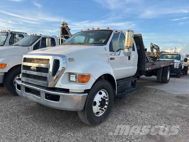 Ford F-750 Pritschenwagen/Pritschenwagen mit Seitenklappe