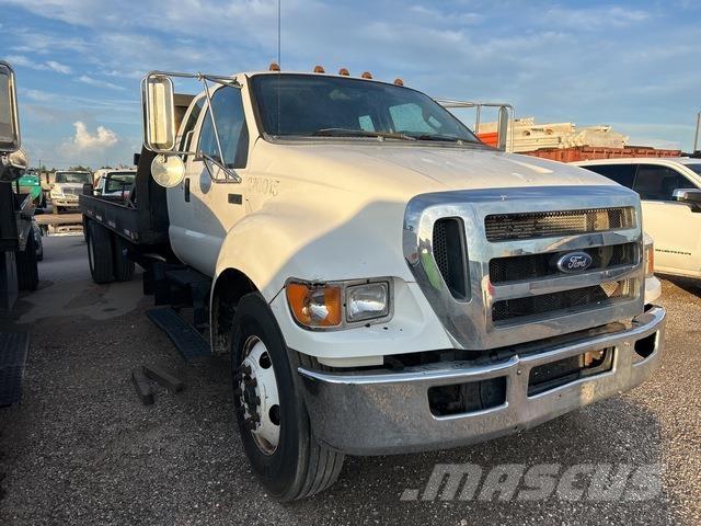 Ford F-750 Pritschenwagen/Pritschenwagen mit Seitenklappe