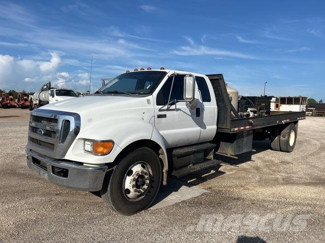 Ford F-750 Pritschenwagen/Pritschenwagen mit Seitenklappe