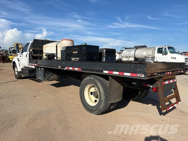 Ford F-750 Pritschenwagen/Pritschenwagen mit Seitenklappe