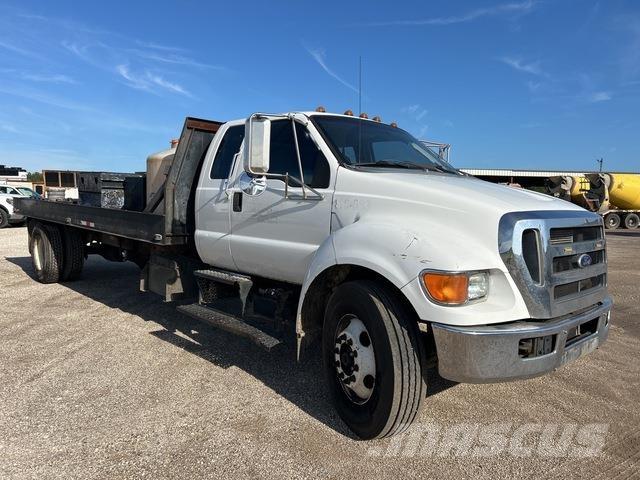 Ford F-750 Pritschenwagen/Pritschenwagen mit Seitenklappe