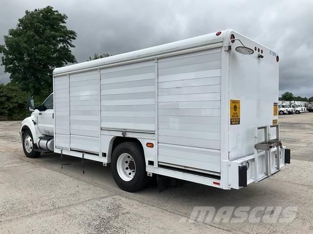 Ford F-750 Getränkewagen