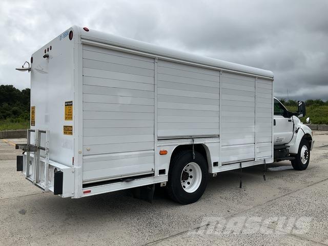 Ford F-750 Getränkewagen