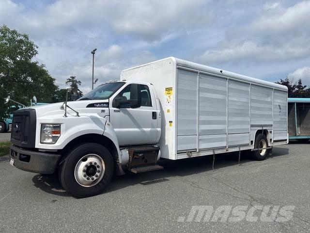 Ford F-750 Getränkewagen