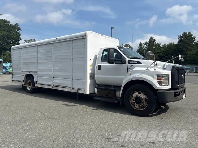 Ford F-750 Getränkewagen