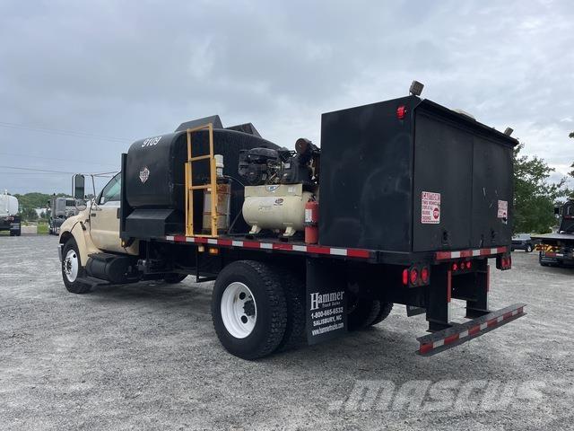 Ford F-750 Tankwagen