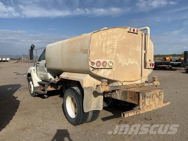 Ford F-750 Wassertanker