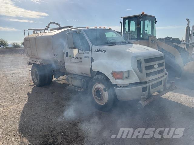 Ford F-750 Wassertanker