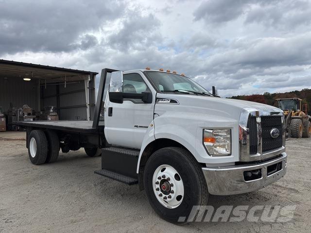 Ford F-750 Pritschenwagen/Pritschenwagen mit Seitenklappe