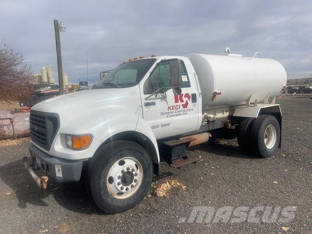 Ford F-750 Wassertanker