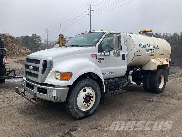 Ford F-750 Wassertanker