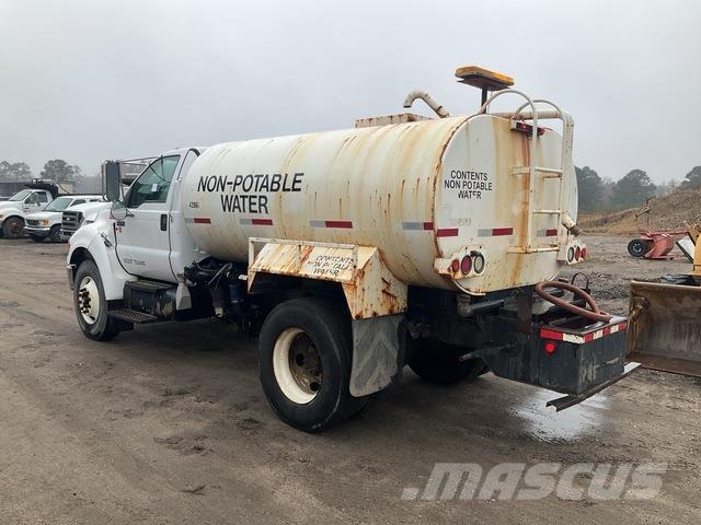 Ford F-750 Wassertanker