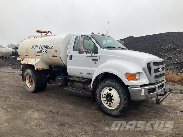 Ford F-750 Wassertanker