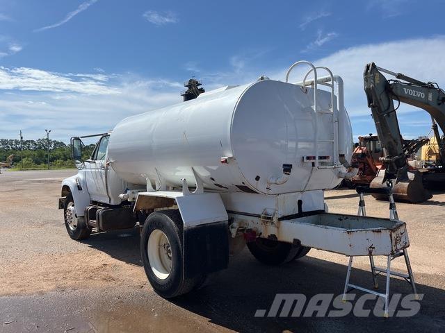 Ford F-800 Wassertanker