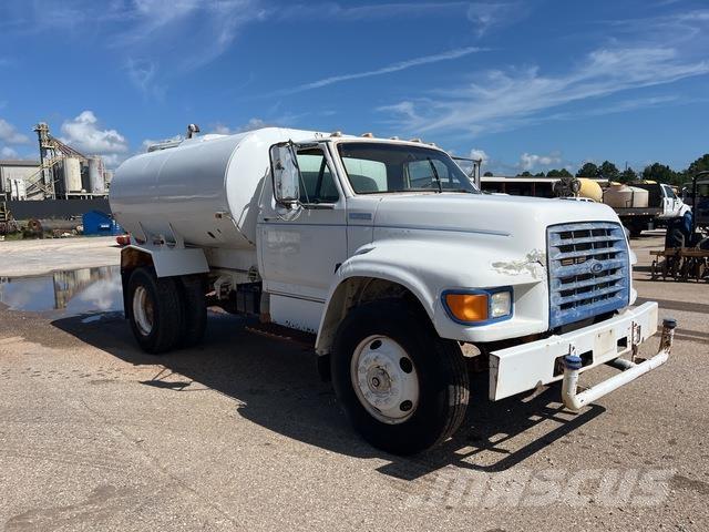 Ford F-800 Wassertanker