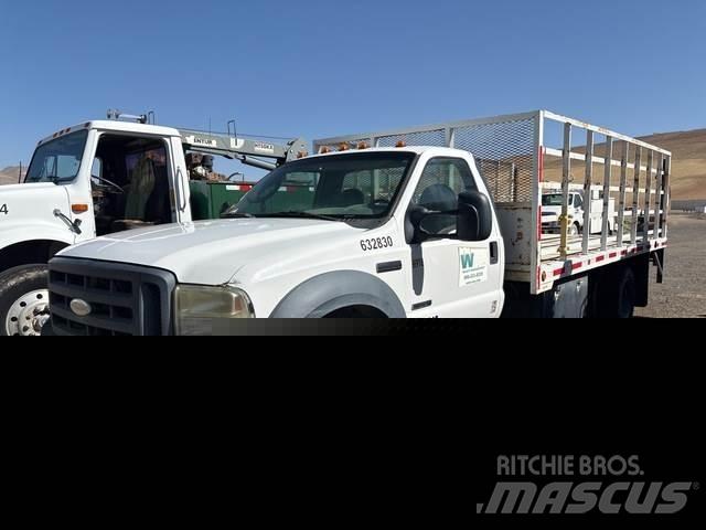 Ford F550 Pritschenwagen/Pritschenwagen mit Seitenklappe