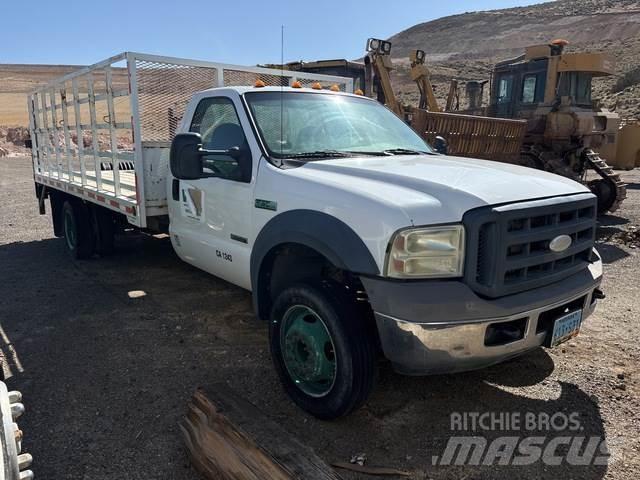 Ford F550 Pritschenwagen/Pritschenwagen mit Seitenklappe