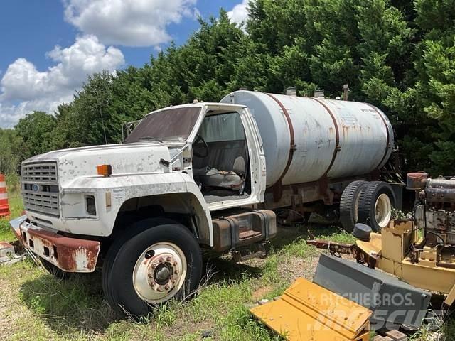 Ford F700 Tankwagen