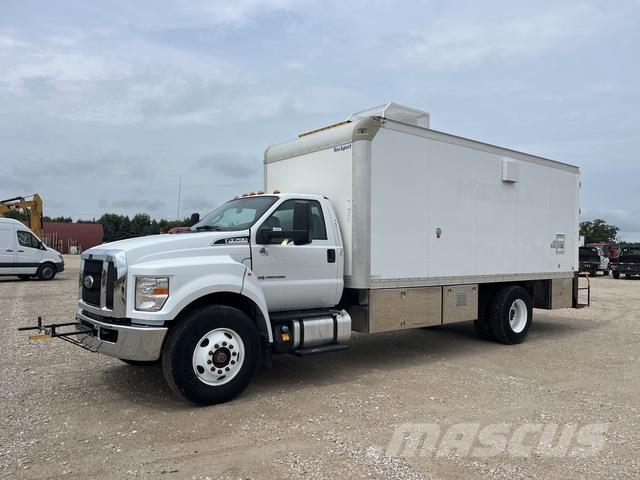 Ford F750 Saug- und Druckwagen