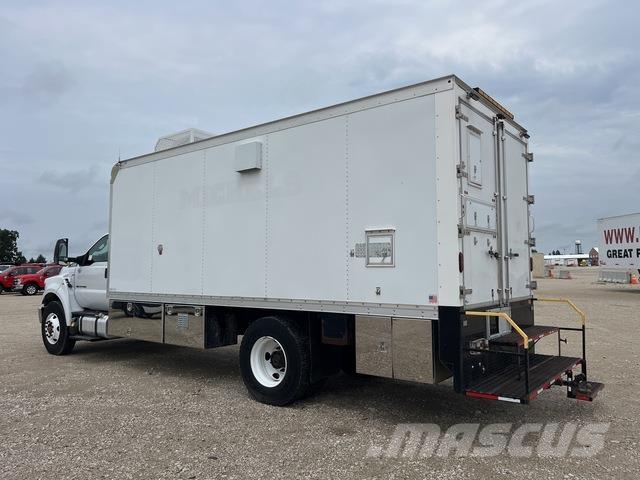 Ford F750 Saug- und Druckwagen