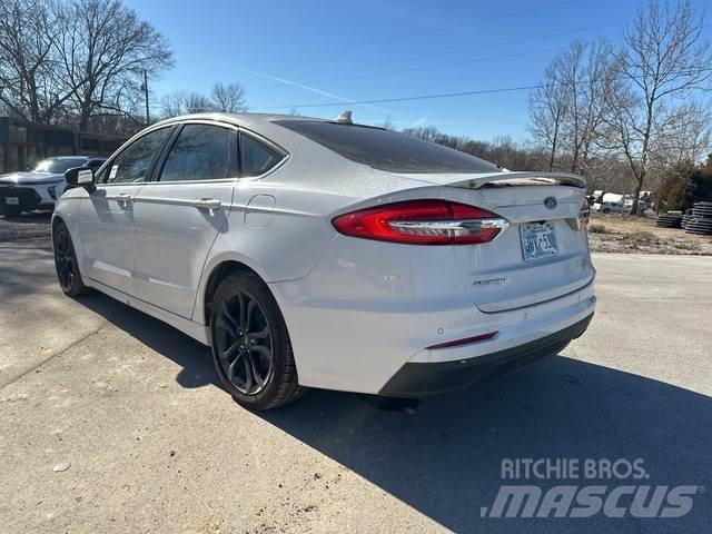 Ford Fusion PKWs