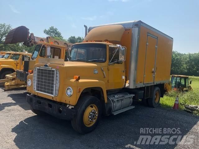 Ford L8000 Kommunal-Sonderfahrzeuge