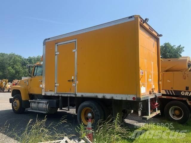 Ford L8000 Kommunal-Sonderfahrzeuge