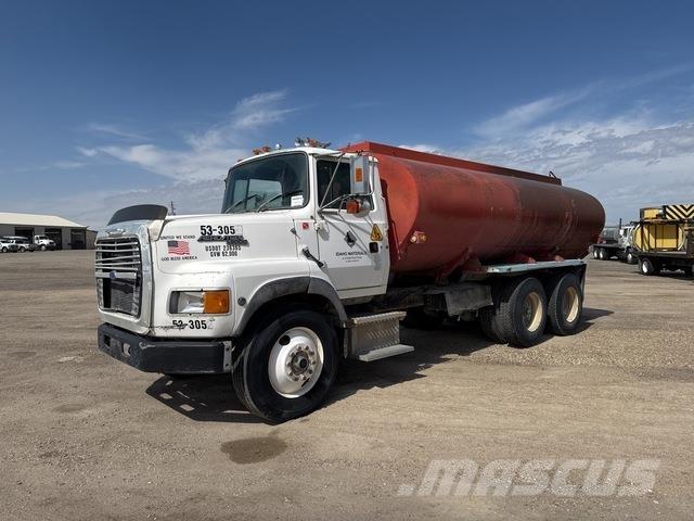 Ford L9000 Wassertanker