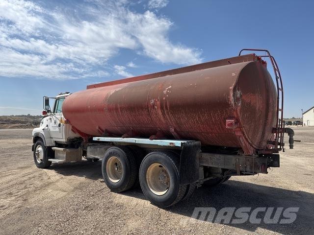 Ford L9000 Wassertanker
