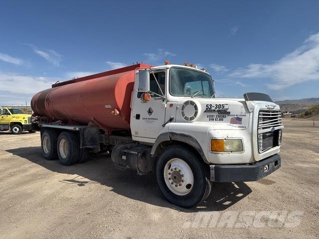 Ford L9000 Wassertanker