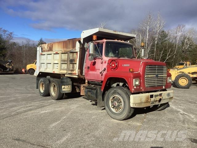 Ford L9000 Wassertanker