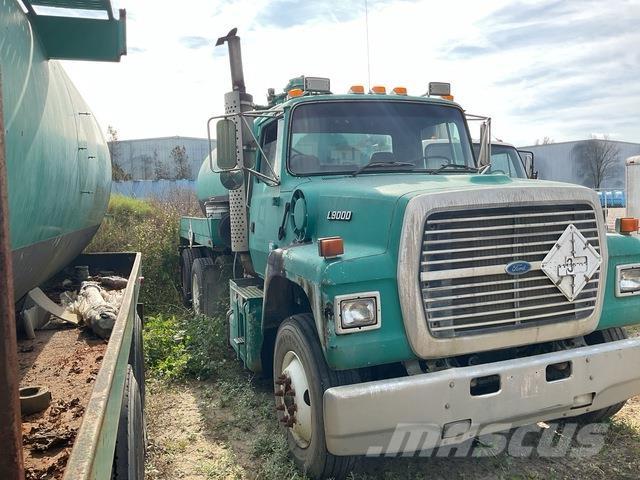 Ford L9000 Wassertanker