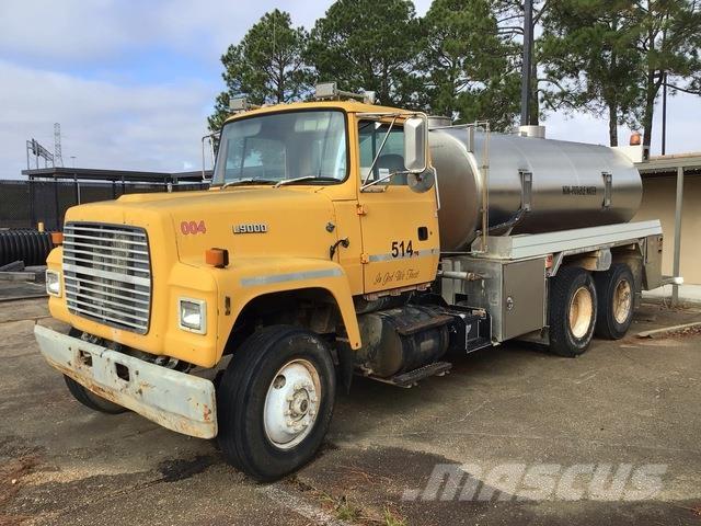 Ford L9000 Wassertanker