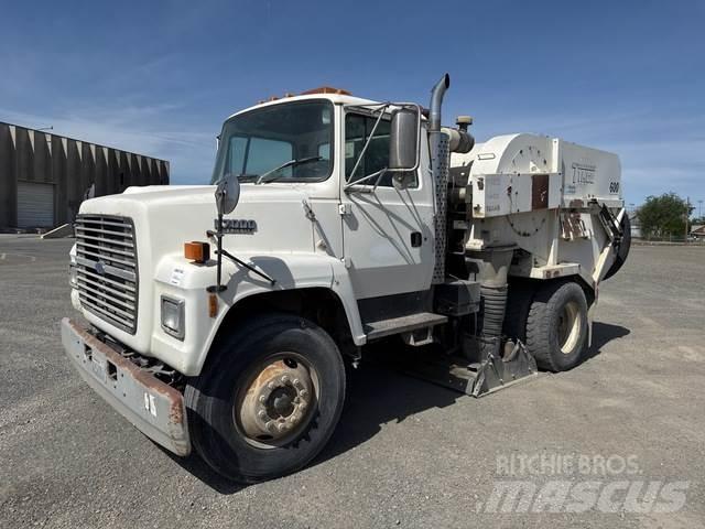 Ford LN7000 Kehrmaschine