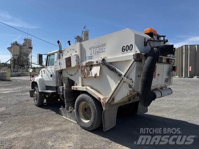 Ford LN7000 Kehrmaschine