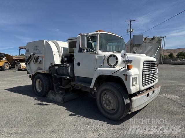 Ford LN7000 Kehrmaschine