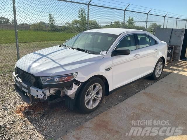 Ford Taurus PKWs