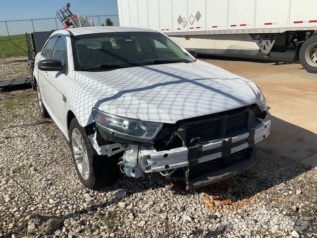 Ford Taurus PKWs