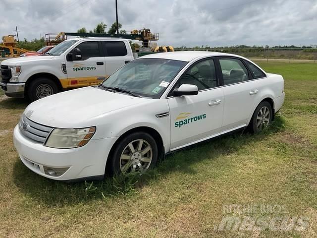 Ford Taurus PKWs