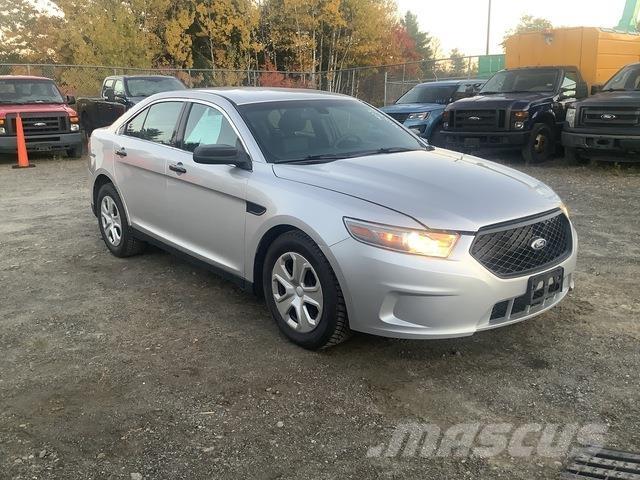 Ford Taurus PKWs