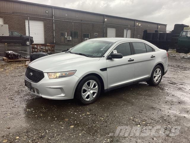 Ford Taurus PKWs