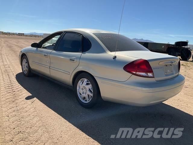Ford Taurus SE PKWs