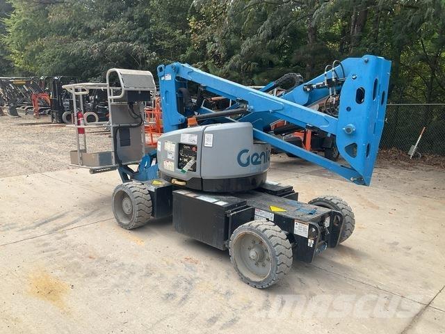 Genie Z-33/18 Gelenkteleskoparbeitsbühnen