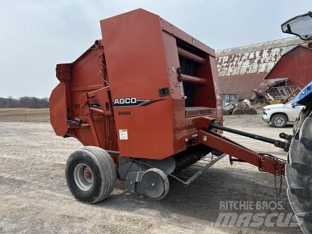 Hesston 5556A Rundballenpressen