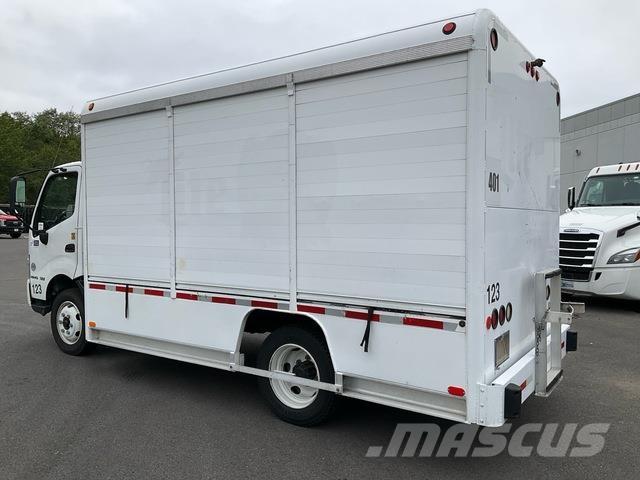 Hino 195H Getränkewagen