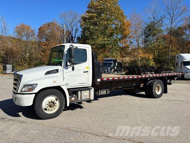Hino 268 Pritschenwagen/Pritschenwagen mit Seitenklappe